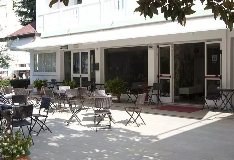 Отель Old River