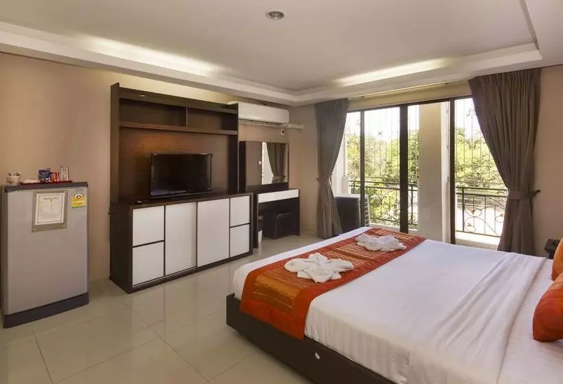 Отель Royal Bombay Suites