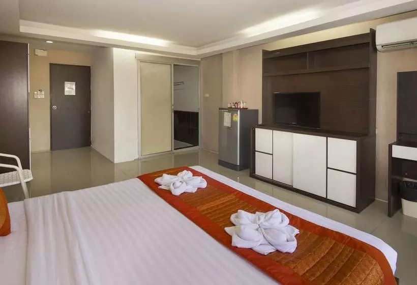 Отель Royal Bombay Suites