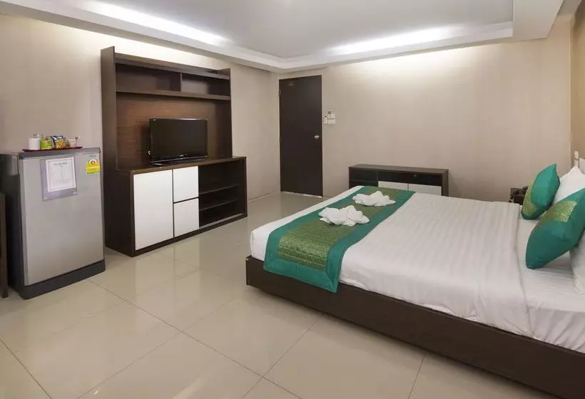 Отель Royal Bombay Suites