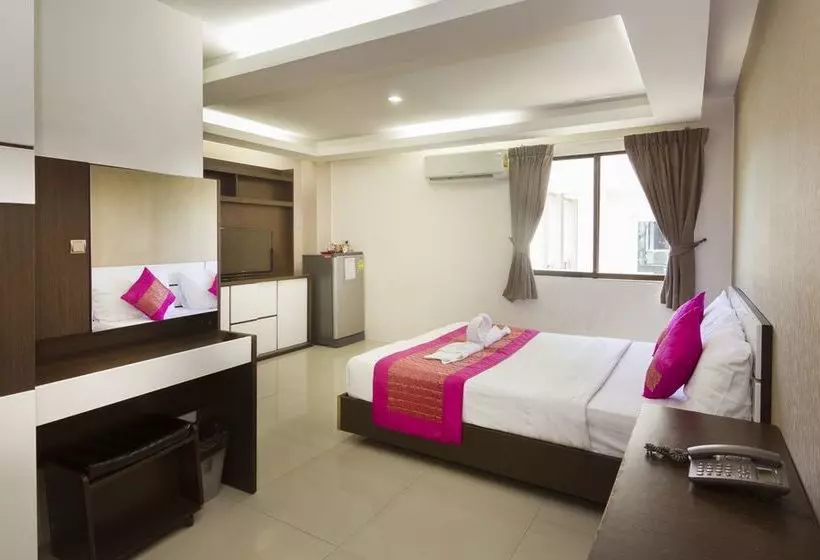 Отель Royal Bombay Suites