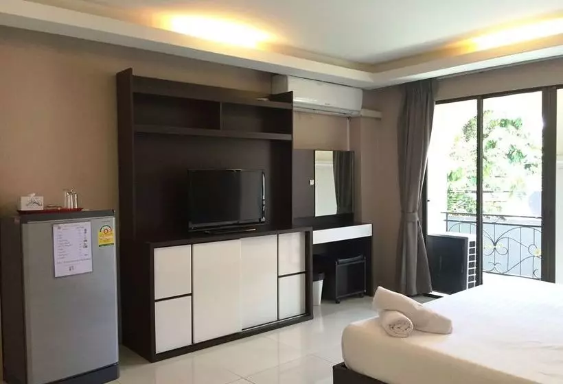 Отель Royal Bombay Suites