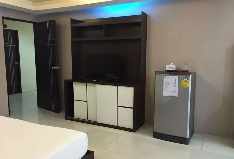 Отель Royal Bombay Suites