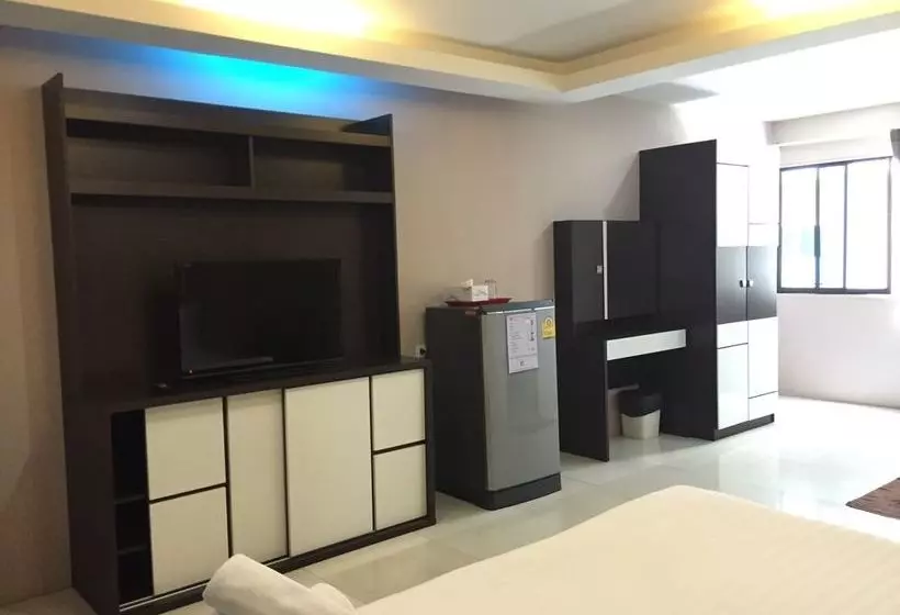 Отель Royal Bombay Suites