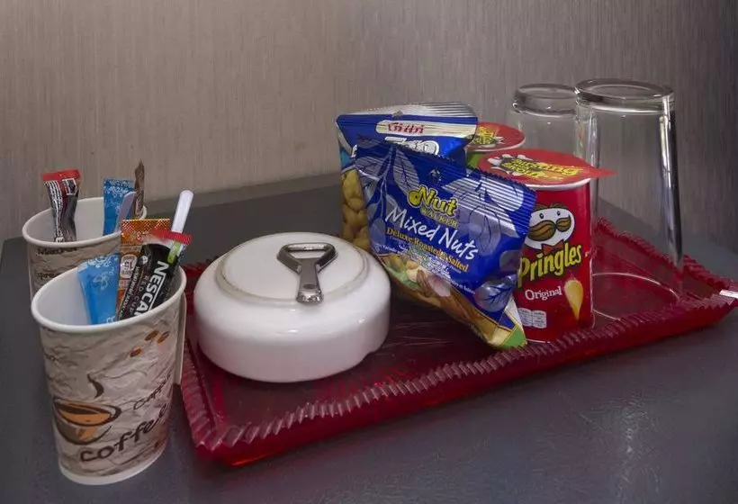 Отель Royal Bombay Suites