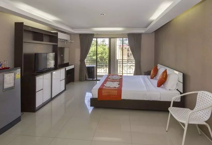 Отель Royal Bombay Suites