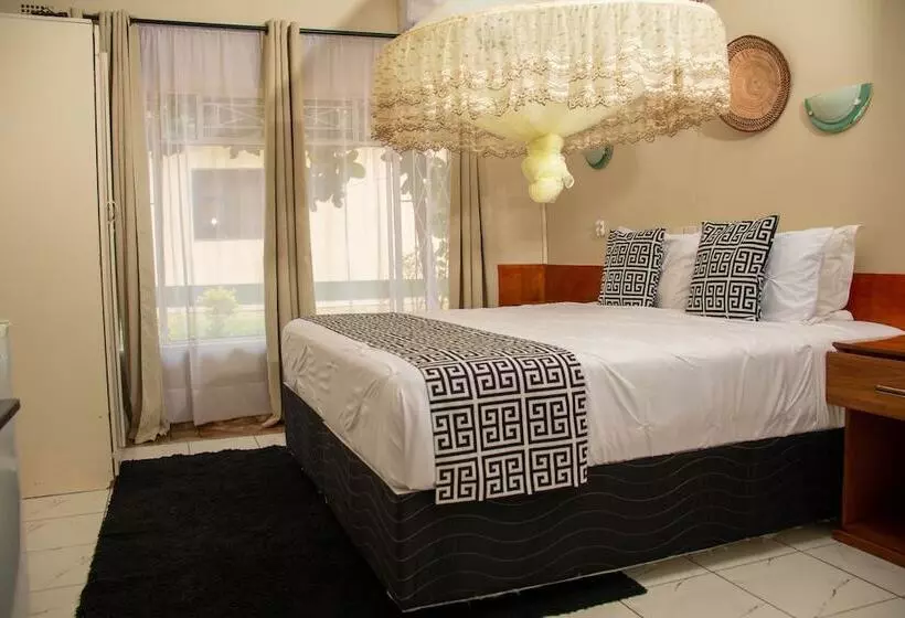 هتل Wild Trekkers Lodge