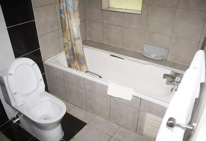 هتل Wild Trekkers Lodge