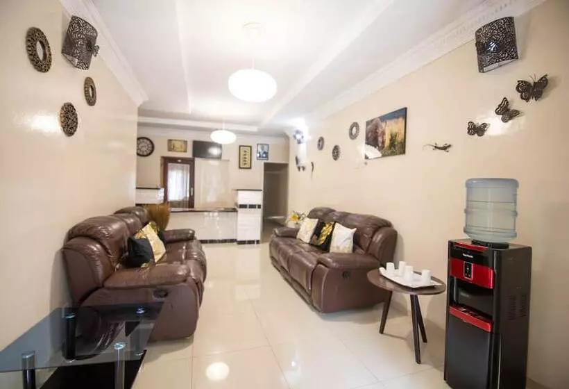 هتل Wild Trekkers Lodge