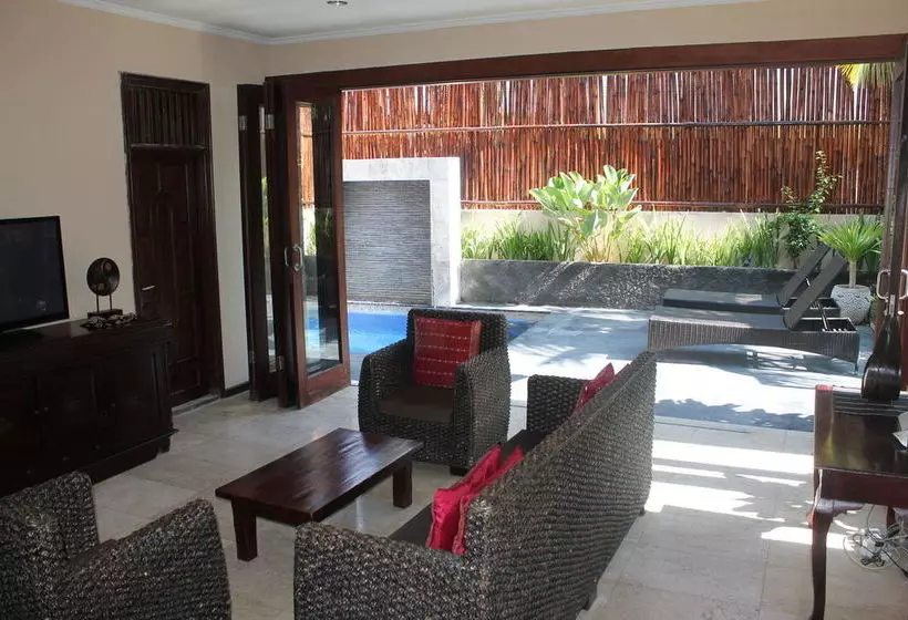 Kuta Holiday Villas