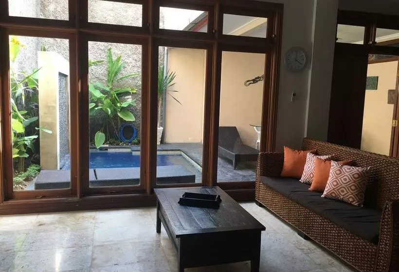 Kuta Holiday Villas