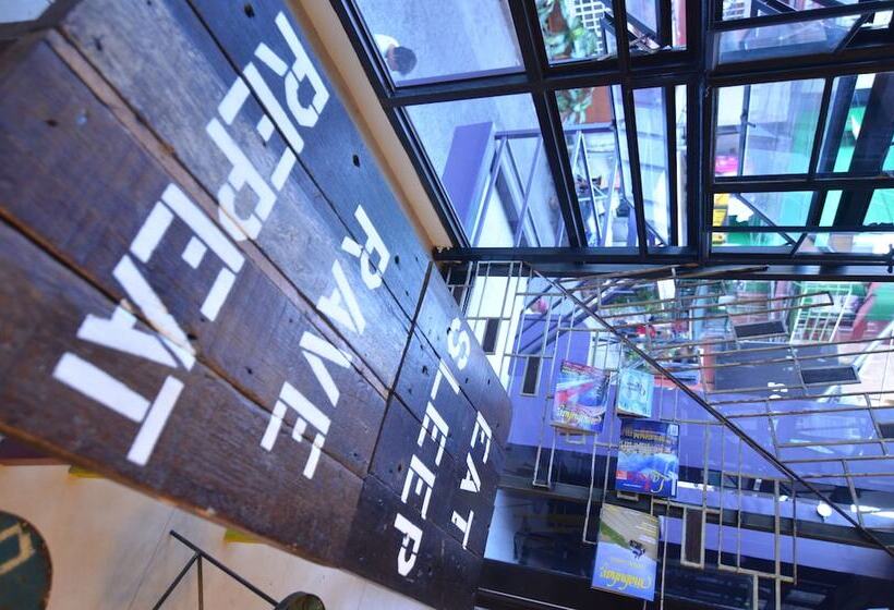 Spot On Junction Hostel