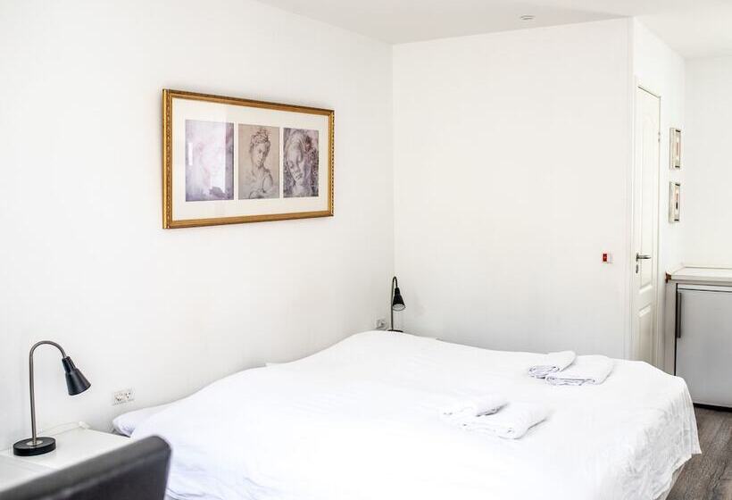 Bed and Breakfast Engholmbb