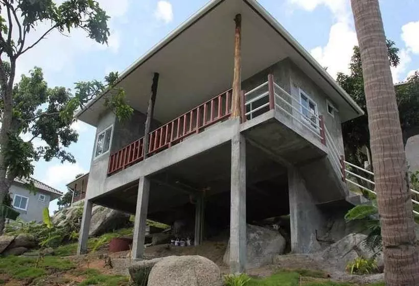 Hotelli Apichada Villa