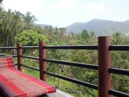 Hotelli Apichada Villa