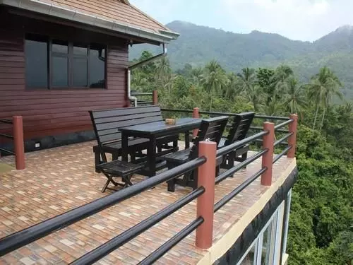 Hotelli Apichada Villa