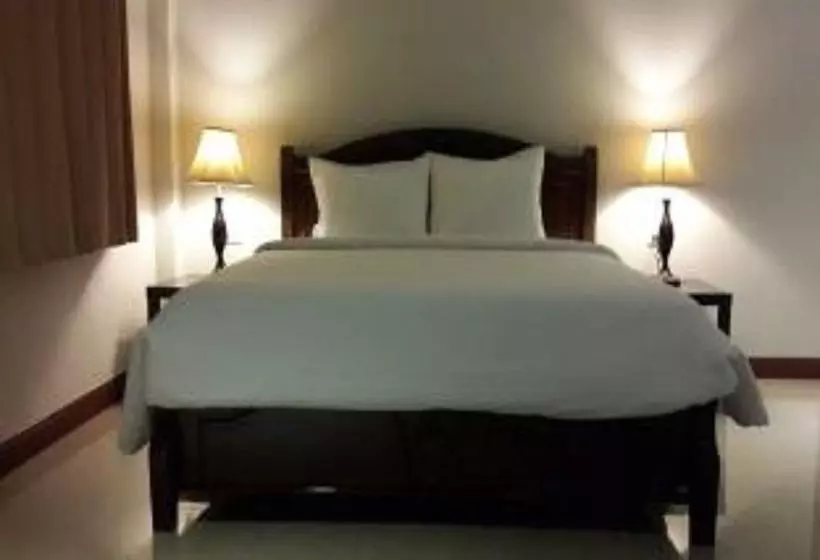 Hotelli Apichada Villa