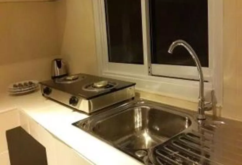 Hotelli Apichada Villa