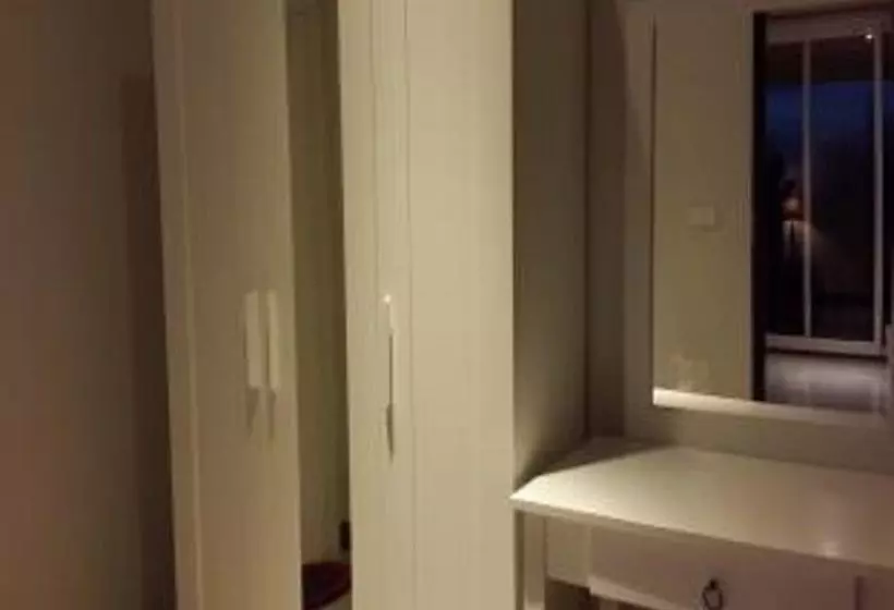 Hotelli Apichada Villa