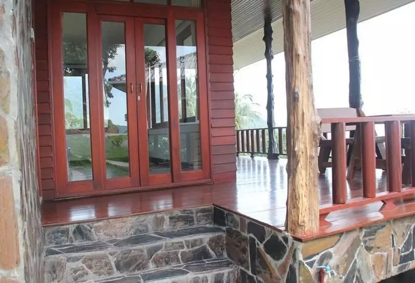 Hotelli Apichada Villa