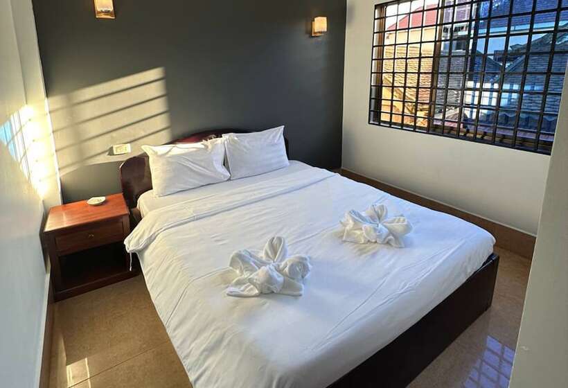 هتل Archaic House