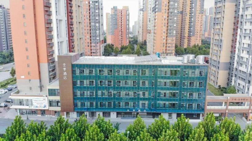 Ji Hotel Jinan East Railway Station