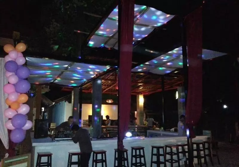 Hostel Dancing Elephant Beach Club