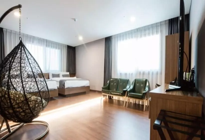 Общежитие Silla Boutique Hotel Premium