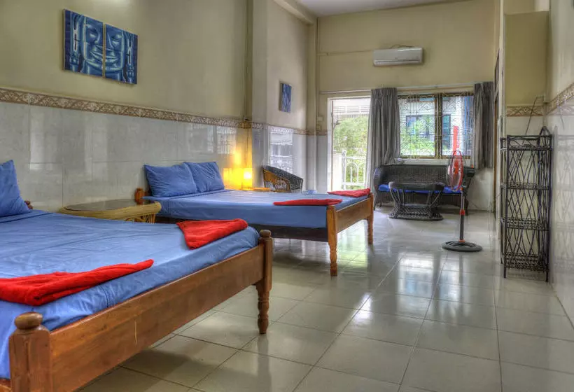 הוסטל Velkommen Backpackers