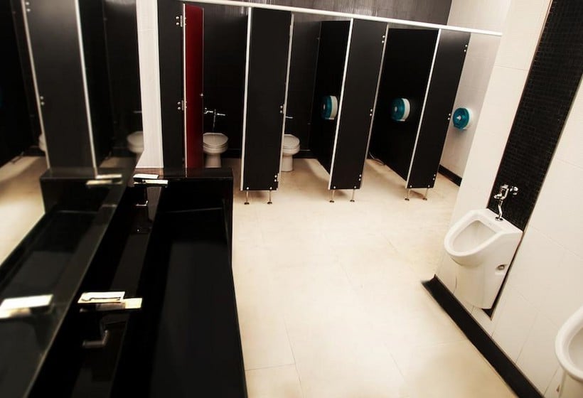 Hotel Càpsula WhyNot Backpackers