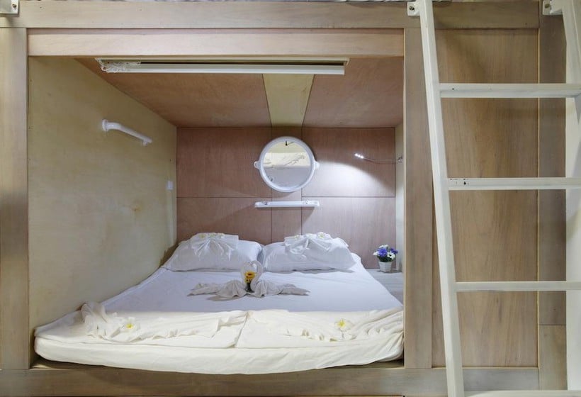 Hotel Càpsula WhyNot Backpackers