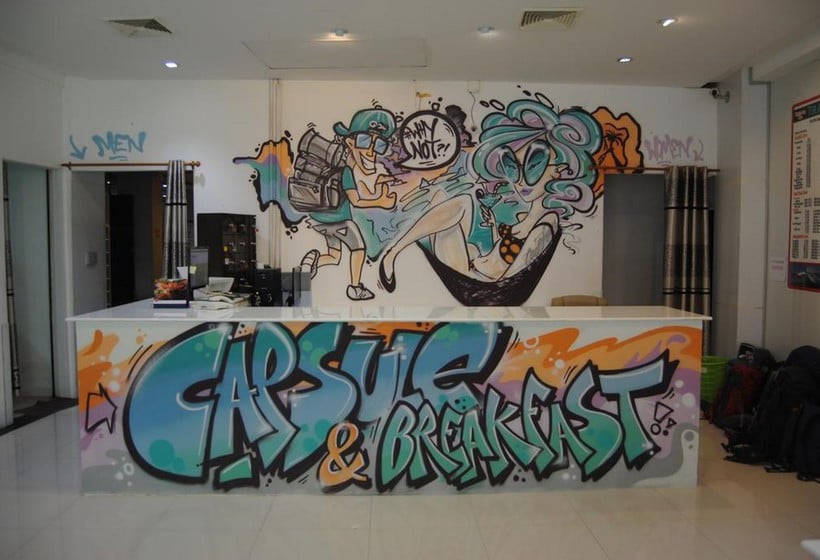 Hotel Càpsula WhyNot Backpackers