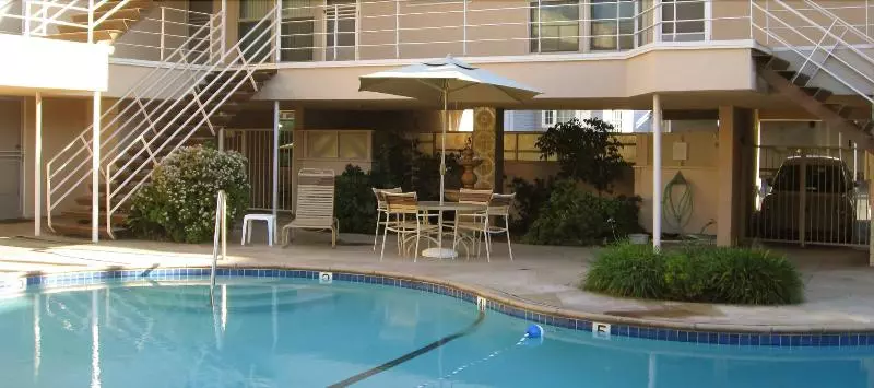 Otel La Jolla Riviera Inn