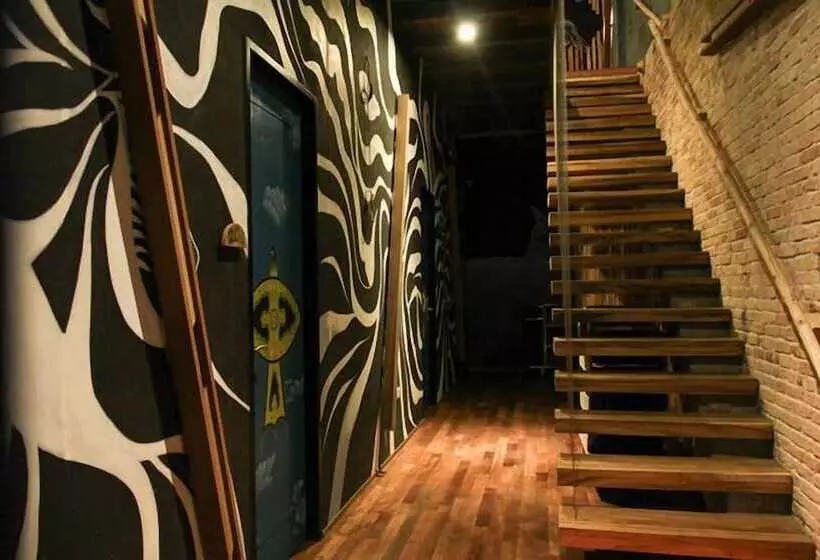 هتل The Happy 8 Retreat @ Old Town