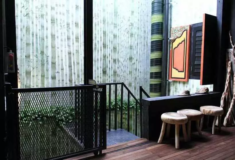 هتل The Happy 8 Retreat @ Old Town