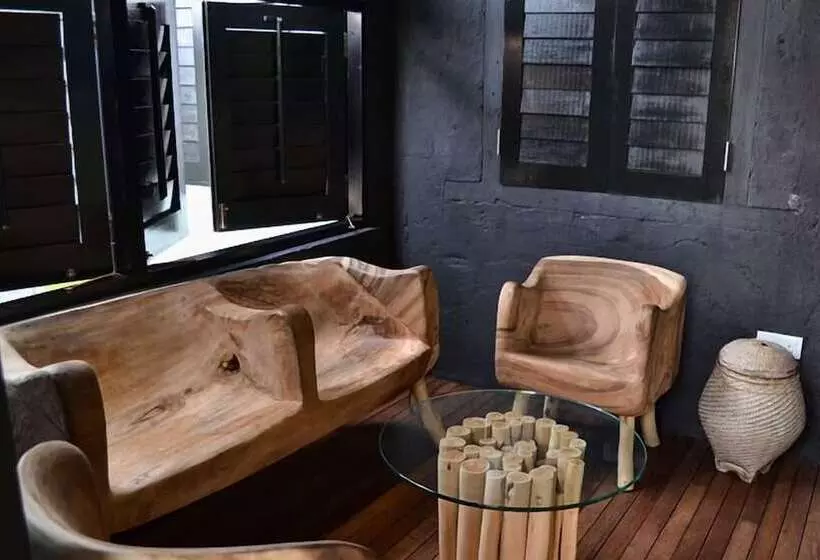 هتل The Happy 8 Retreat @ Old Town