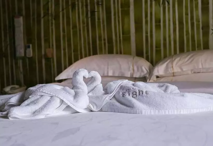 هتل The Happy 8 Retreat @ Old Town