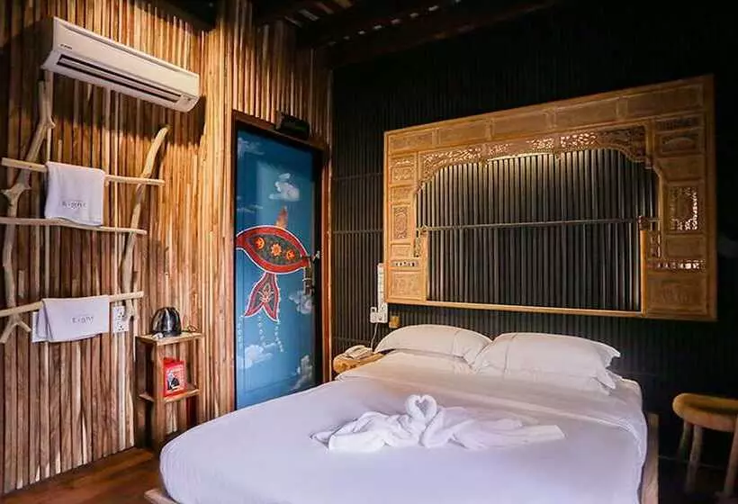 هتل The Happy 8 Retreat @ Old Town