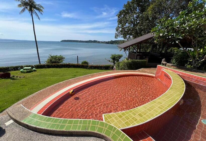 Koh Mak Buri Hut Natural Resort