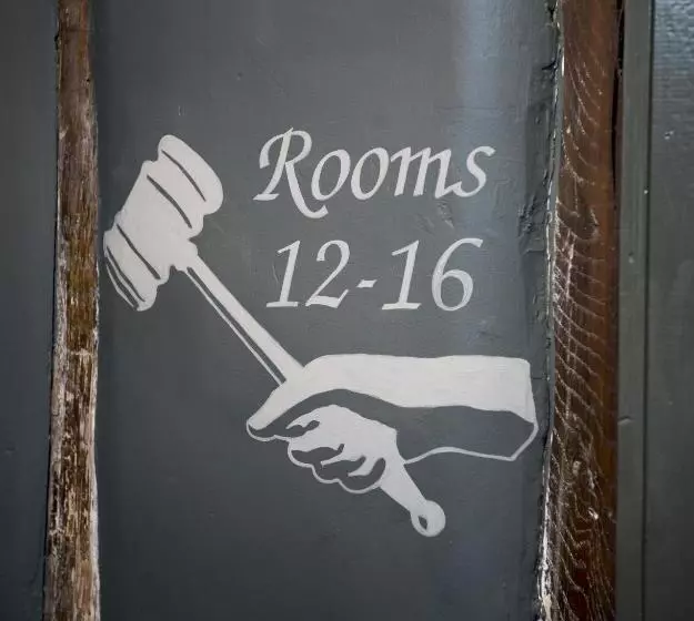 پانسیون Judges Court