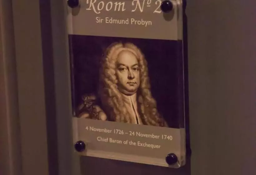 پانسیون Judges Court