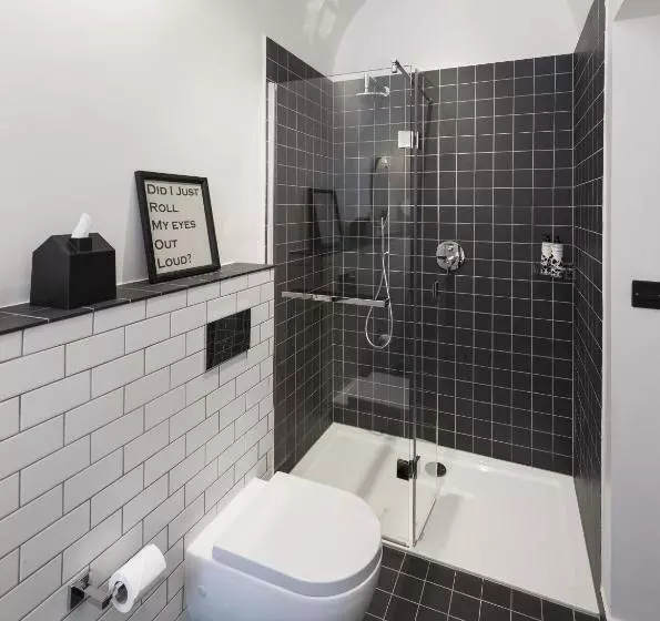 پانسیون Judges Court