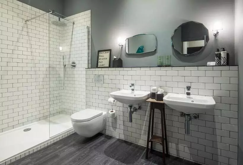 پانسیون Judges Court