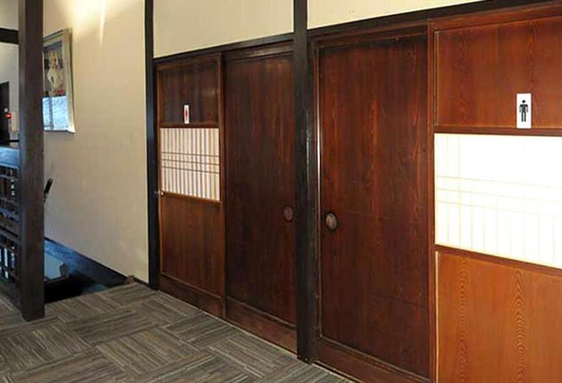 فندق صغير Sakura Guest House