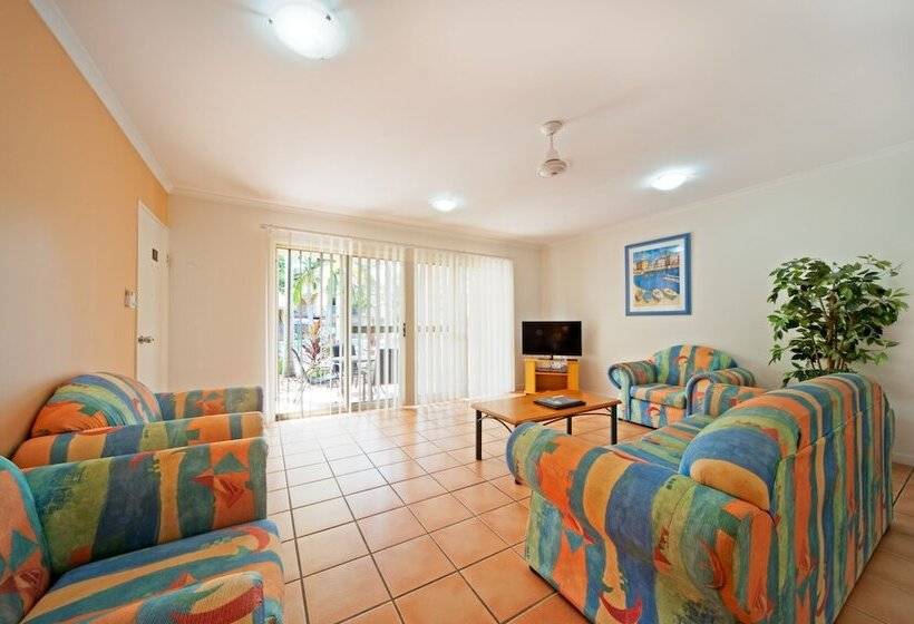 At Beach Court Holiday Villas