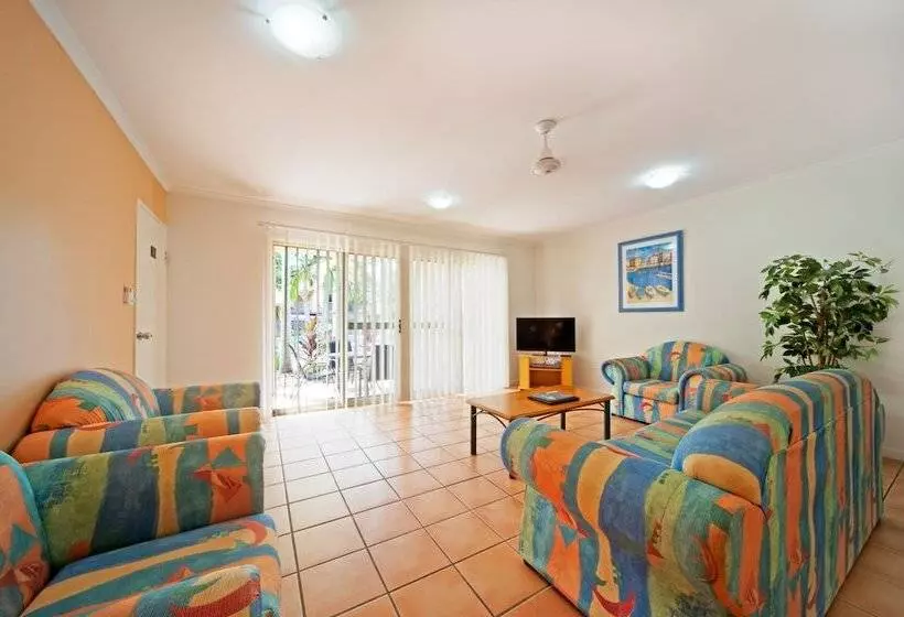 At Beach Court Holiday Villas