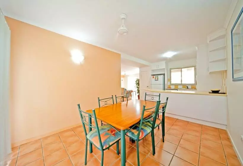 At Beach Court Holiday Villas