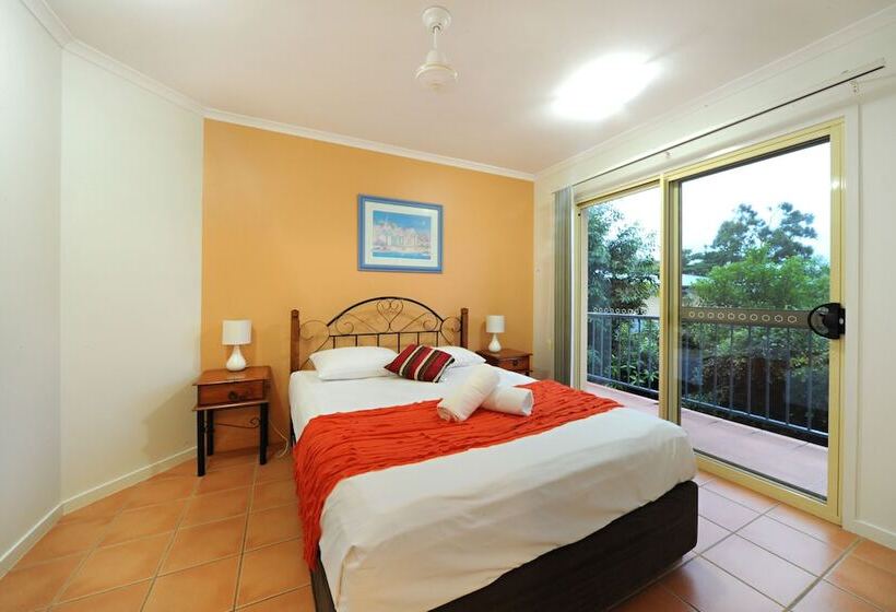 At Beach Court Holiday Villas