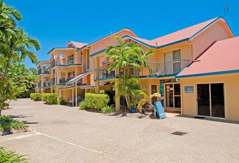 At Beach Court Holiday Villas