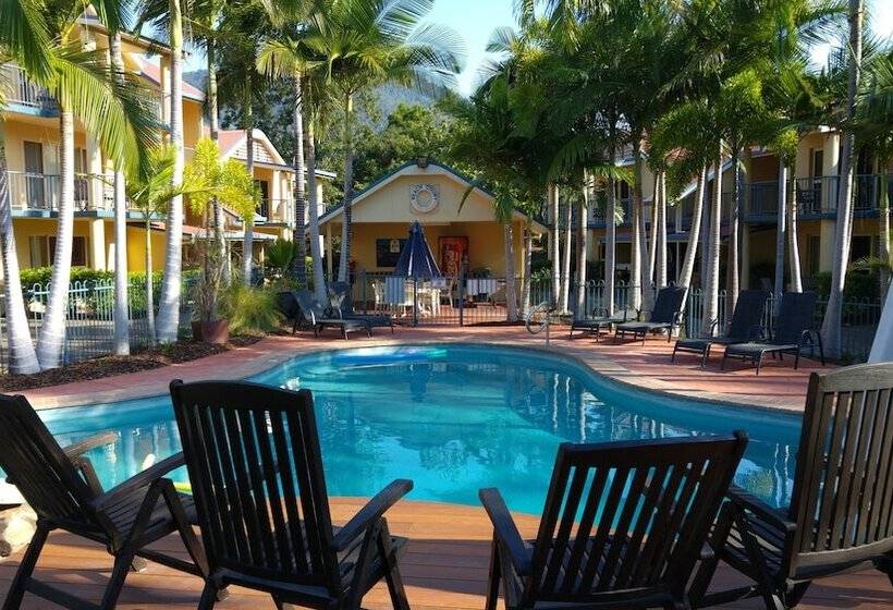 At Beach Court Holiday Villas